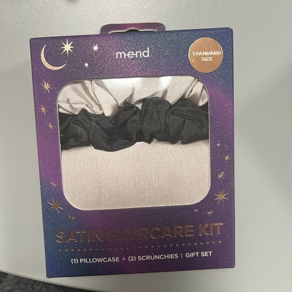 Mend Satin Haircare Kit 1 Pillowcase and 2 Scrunchies Gift Set - Picture 3 of 5